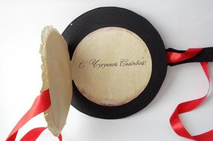 Что подарить на чугунную свадьбу: полезные идеи