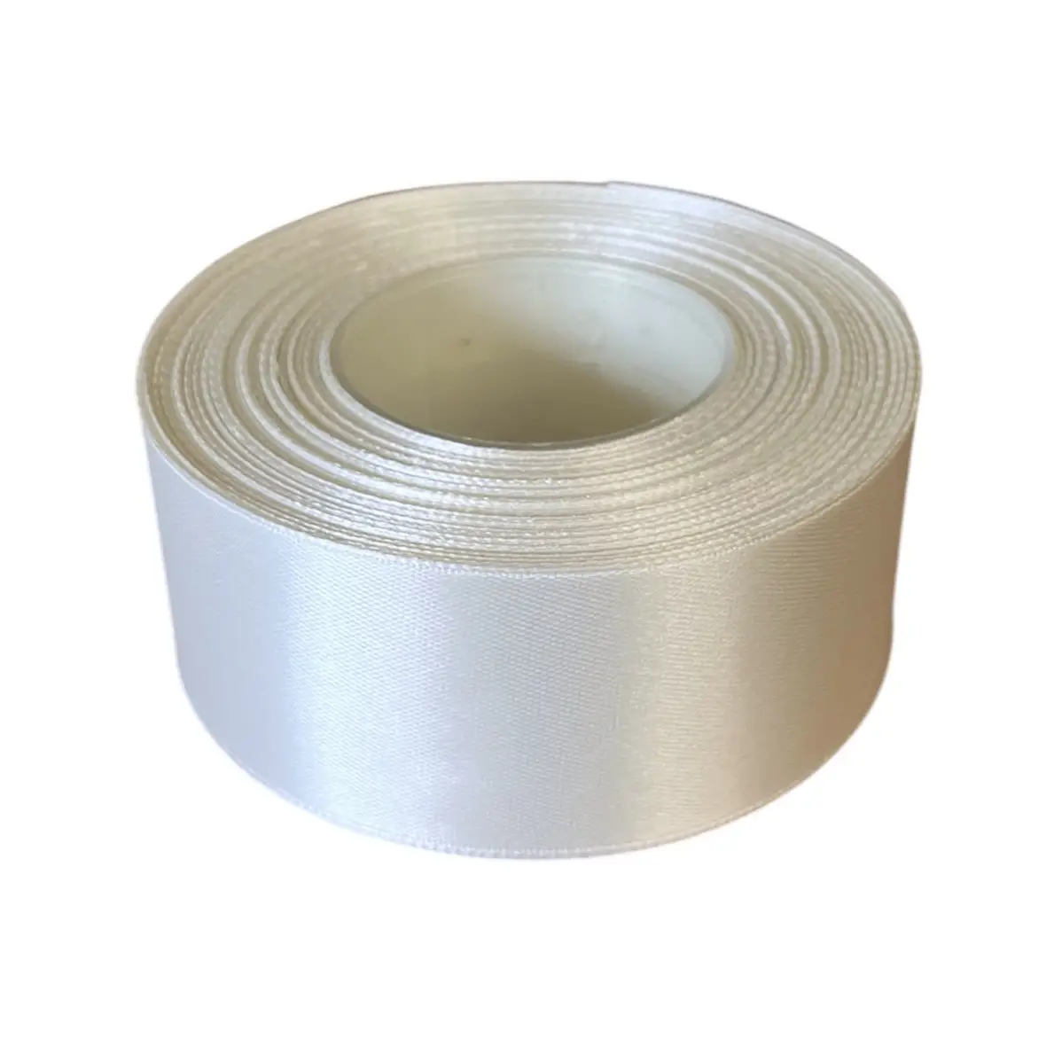 Атласные ленты в оформлении свадьбы: тренды 2025 года