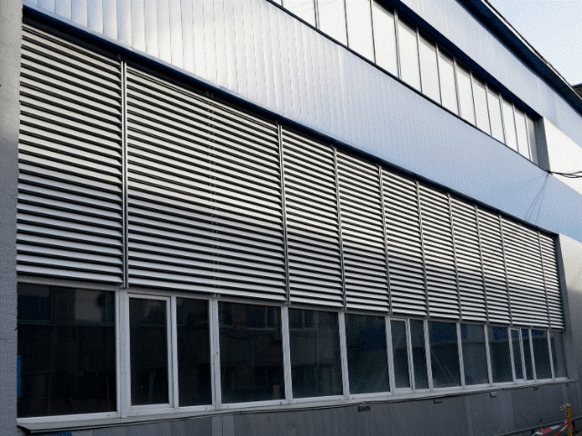 Фасадні жалюзі від виробника на вікна REHAU: зовнішні рафштори для сучасних фасадів